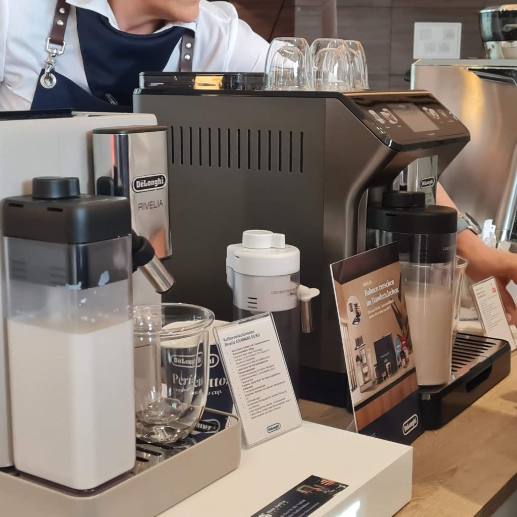 Mit dabei: Der neue Genuss-verstärker von De’Longhi, die „Rivelia“.