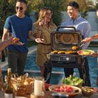 Ninja Grill Woodfire Pro Connect XL Outdoor Grill & Smoker mit extra großer Grillplatte.