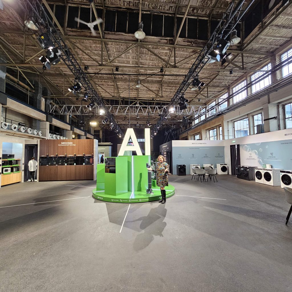 In der Fredenhagen-Halle in Offenbach läutete die „World of Samsung“ das neue Hausgerätejahr mit einer exklusiven Vorstellung des neuen Produktportfolios ein.