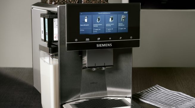 Siemens Kaffeevollautomat EQ900 plus mit beanIdent System.