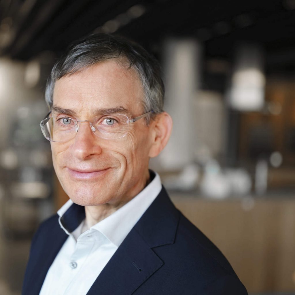 „2023 war kein einfaches Jahr. Aufgrund extrem hoher Inflationsraten und hoher Zinslast brach das Immobiliengeschäft, der Treiber für unser Geschäft mit Einbaugeräten, ein“, Dr. Gerhard Dambach, Chief Financial Officer BSH.