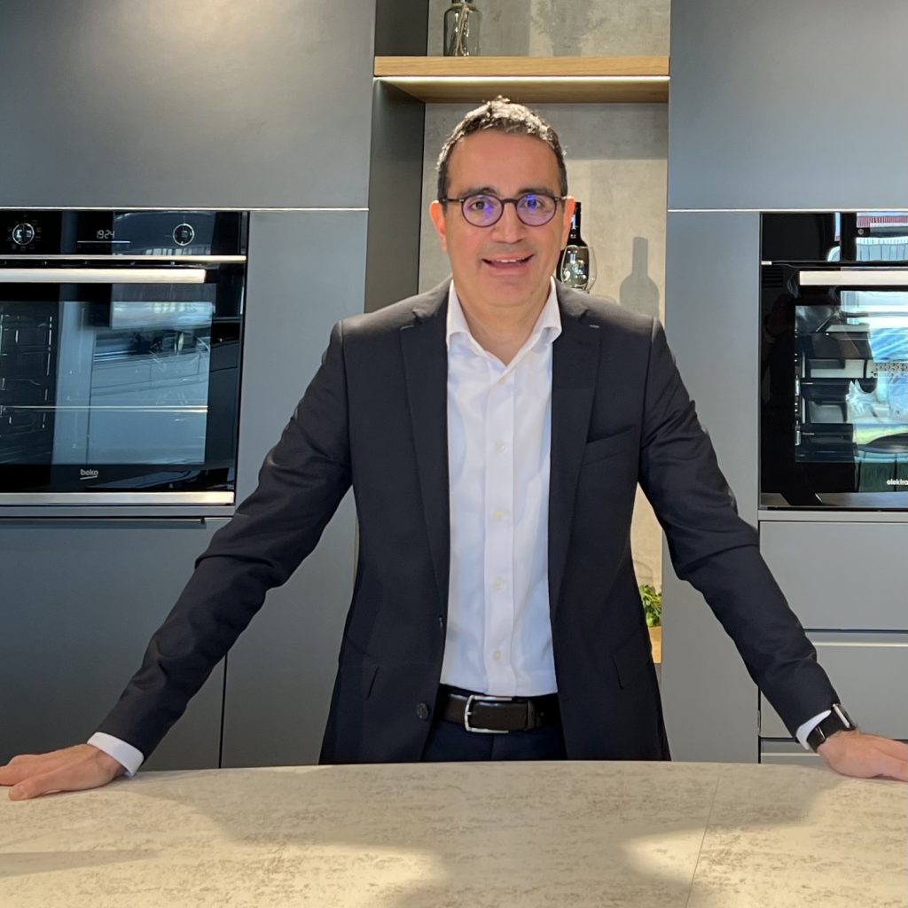 „Im Küchenmarkt können wir uns mit Beko und Grundig gut behaupten, auch 2023 haben wir neue Handelspartner gewonnen“, Dr. Evren Aksoy.