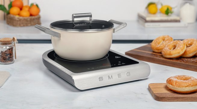 Smeg Mobile Induktionskochfeld mit 6 Automatikprogrammen.