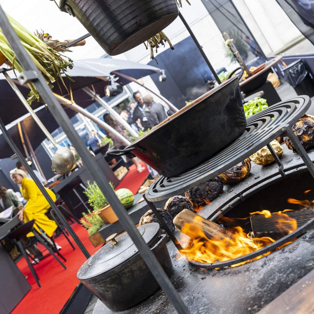 Offenes Feuer sorgte im Außenbereich für authentisches BBQ-Feeling.