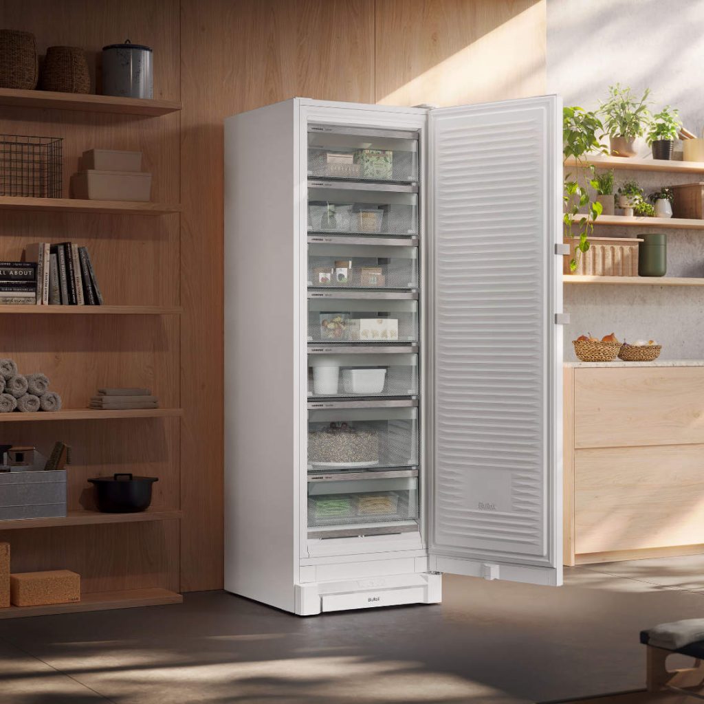 Mit dem FNXa 522i zeigt Liebherr den Prototypen des ersten Gefrierschranks, der die BluRoX-Technologie vollumfänglich nutzt und ein kreislauffähiges Produktkonzept verfolgt.