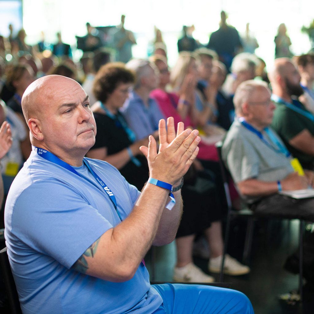 Applaus: Leif Lindner steht mit seinen klugen Weichenstellungen zur IFA100 im Schaufenster der Öffentlichkeit.