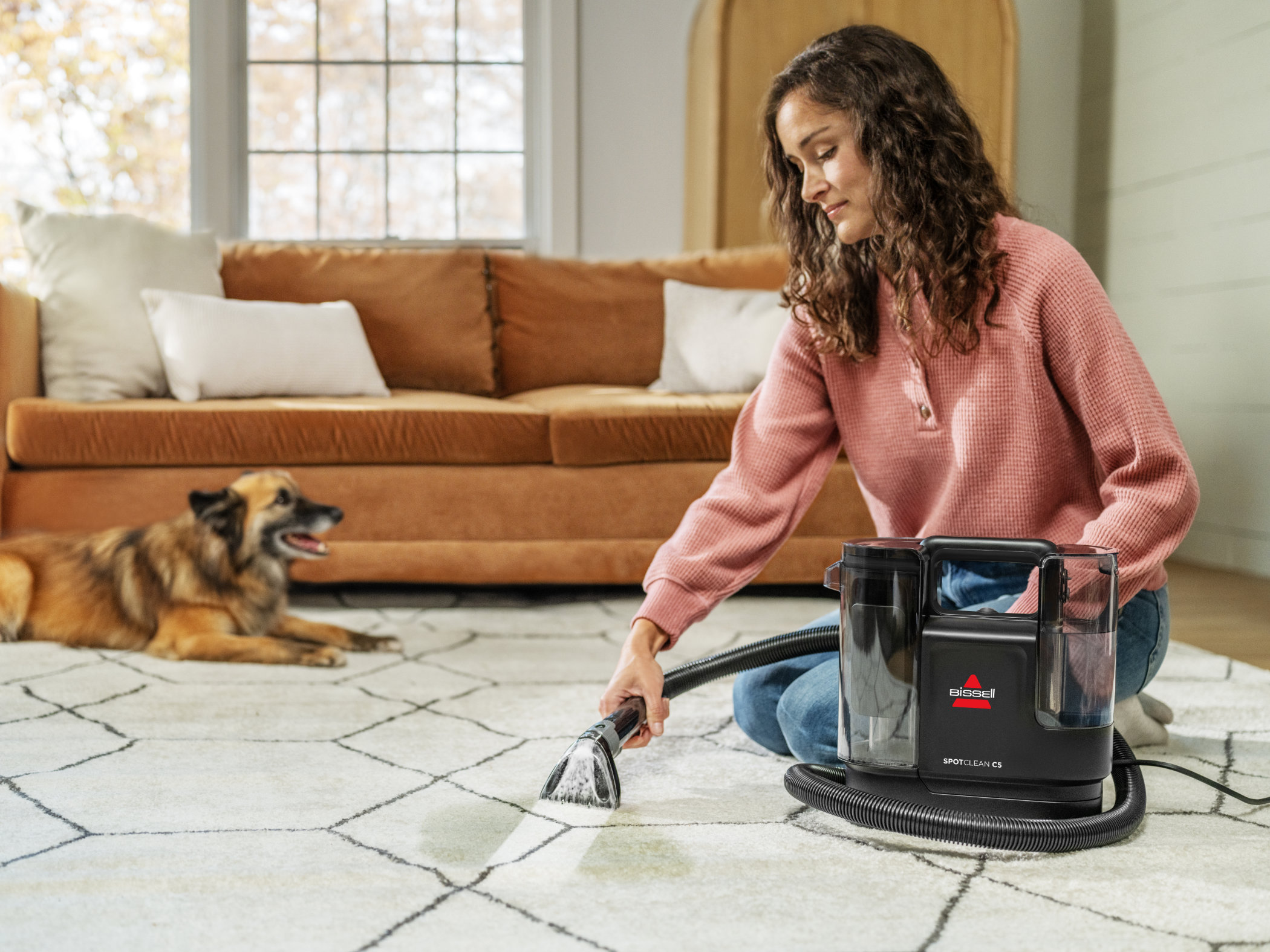 Bissell Fleckenreiniger SpotClean C5 beseitigt auch Tierurin.