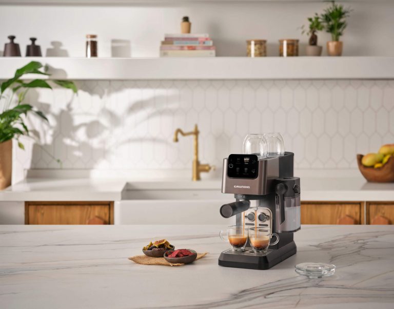 Barista-Kaffeegenuss für Jedermann ohne Kapselmüll: Die neue Siebträgermaschine von Grundig