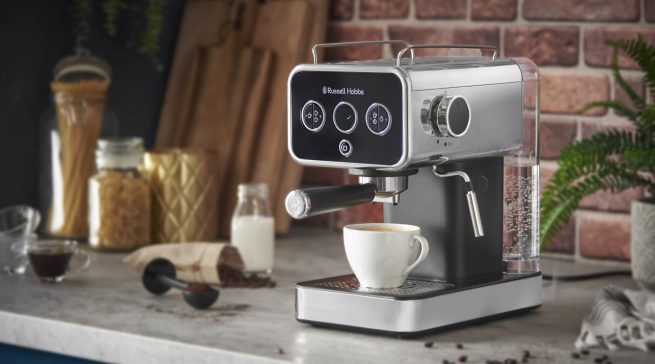 Russell Hobbs Espressomaschine Distinctions mit Dampfdüse.