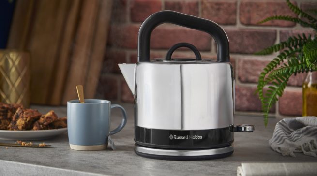 Russell Hobbs Wasserkocher Distinctions mit 1,5 l Fassungsvermögen.