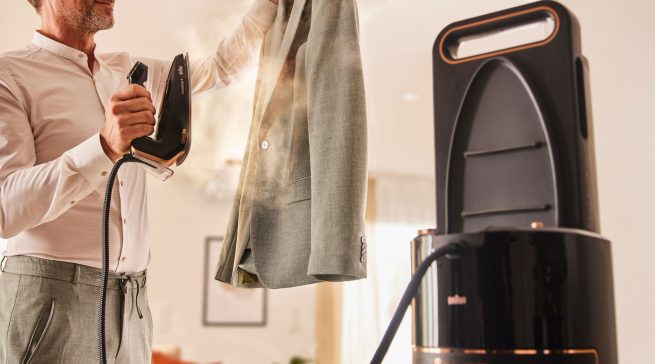 Braun Dampfbügelstation CareStyle 9 mit EloxalPlus-Bügelsohle.