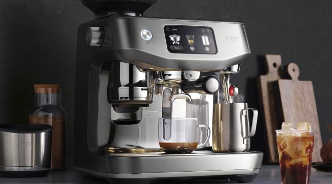 Sage Espressomaschine Oracle Jet mit Touchscreen.