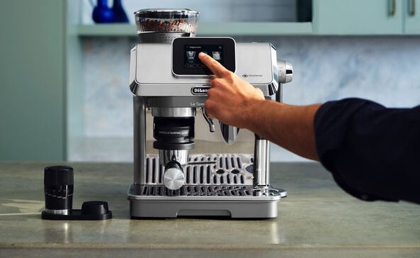 De'Longhi Siebträgermaschine La Specialista Touch mit Full-Touch-Display.