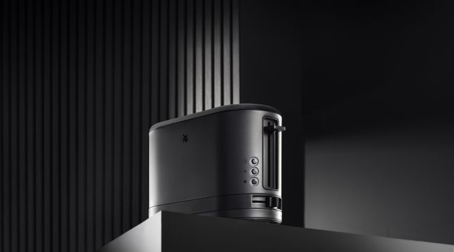 WMF KÜCHENminis Toaster Deep Black mit 7 Bräunungsstufen.