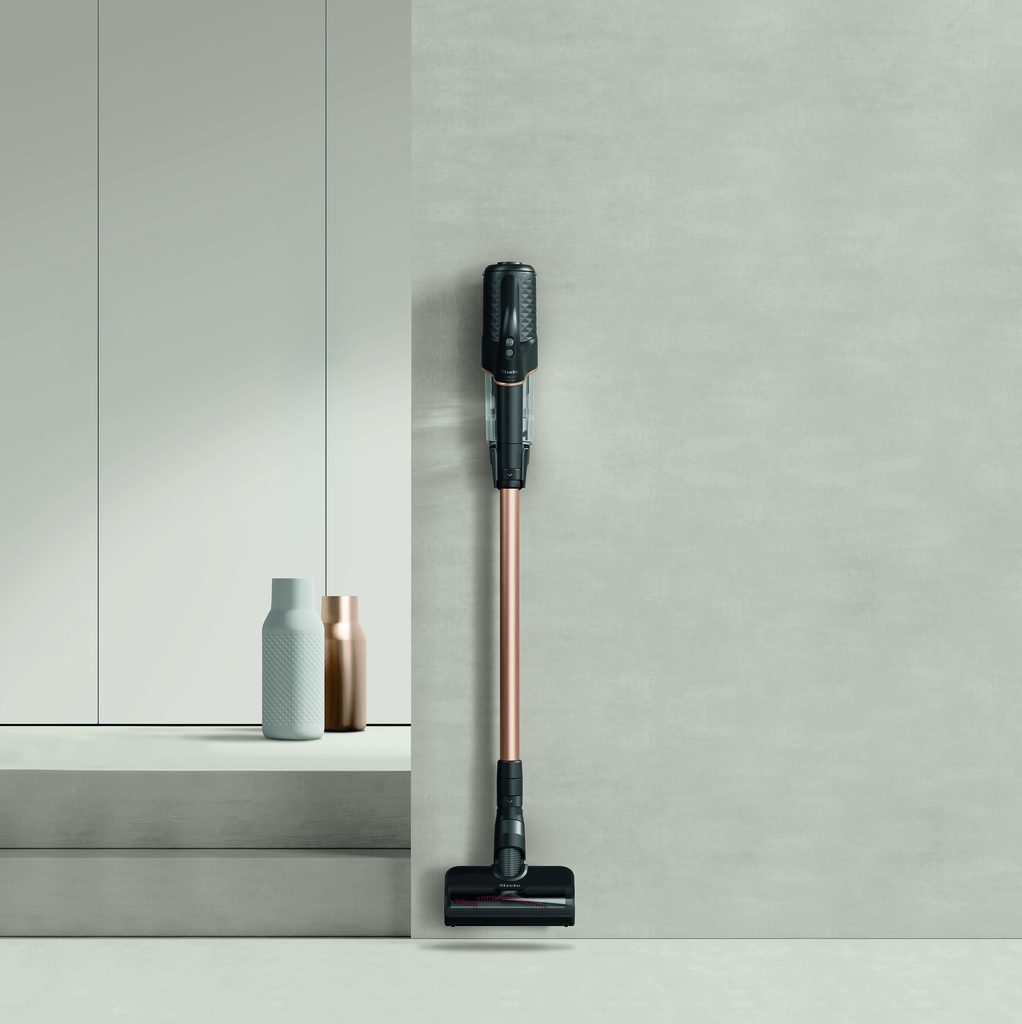 Der Duoflex Akku-Staubsauger von Miele überzeugte beim iF Design Award nicht nur optisch, sondern auch durch schnelle Handhabung und starke Leistung. 