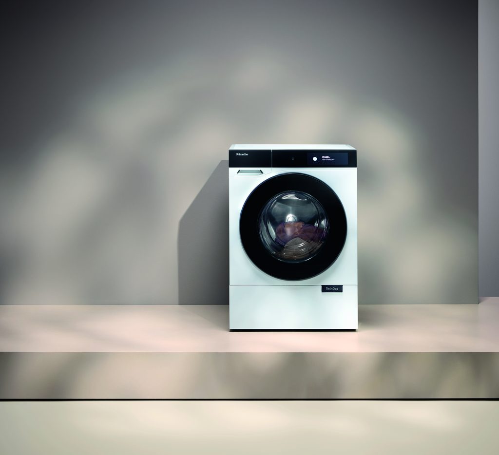 Das Spitzenmodell der neuen Waschmaschinengeneration, die W2 Nova Edition, wurde für seine Ästhetik, aber auch für Technik und Komfort mit dem iF Design Award ausgezeichnet. 