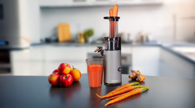 Der Genius Slow Juicer Mini bringt die Essenz natürlicher Zutaten direkt ins Glas.