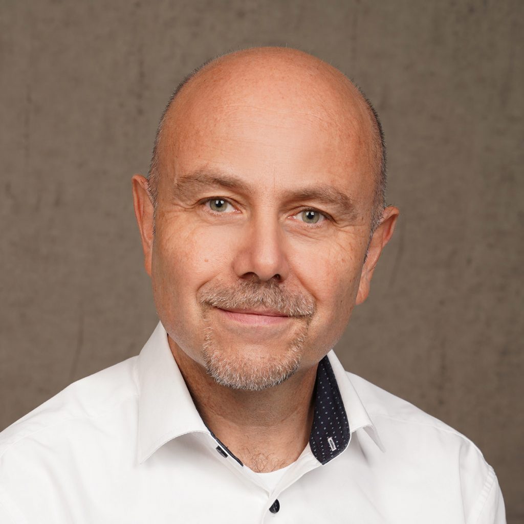 „Küppersbusch steht seit jeher für die Verbindung von technologischer Innovationskraft und stilbildendem Design. Als Premiumhersteller mit langjähriger Tradition entwickeln wir nicht nur hochwertige Küchengeräte, sondern gestalten Lebensräume“, erklärt Andreas Beyerle, Geschäftsführer der Küppersbusch Hausgeräte GmbH.