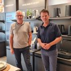 Wolfgang Baumann (l.) und Lars Müller beim Gespräch mit infoboard.de vergangene Woche in Solingen. Fotos: M. Machan, Zwilling