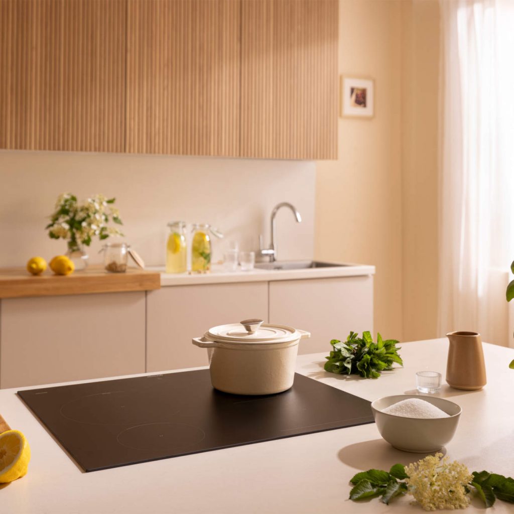 Elegante Lösung: auf dem matten Finish des G800 Induktionskochfelds sind Fingerabdrücke nicht sichtbar.