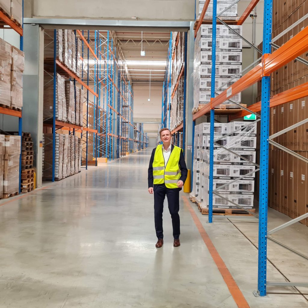 Imposant: Das vollklimatisierte Hochregallager.