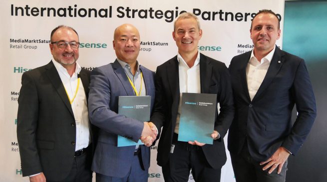Freuen sich auf die strategische Zusammenarbeit: Sühel Semerci, Executive Vice President Hisense Gorenje Germany, Lou Hou, Vorstandsmitglied Hisense Europe, Alexander Rauchut, CEO MediaMarktSaturn Deutschland und Alpay Güner, Vice President International Partner und Supplier Management, MediaMarktSaturn Retail Group (v.l.n.r.).