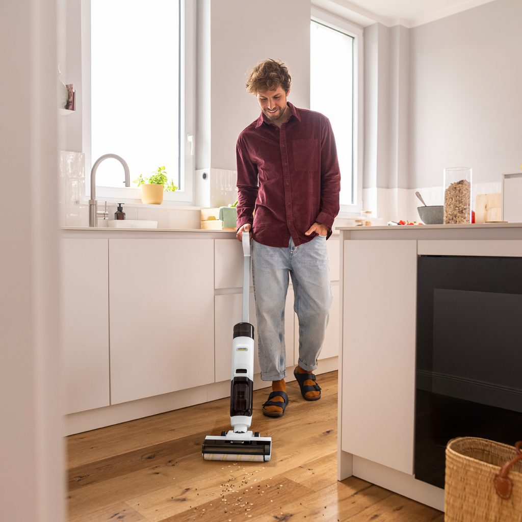 Für jeden Schmutz gerüstet: Die neuen, leistungsstarken 3-in-1 Xtra!Clean Saugwischer meistern mühelos jede Herausforderung – von angetrockneten Flecken über Tierhaare bis hin zu verschütteten Flüssigkeiten.