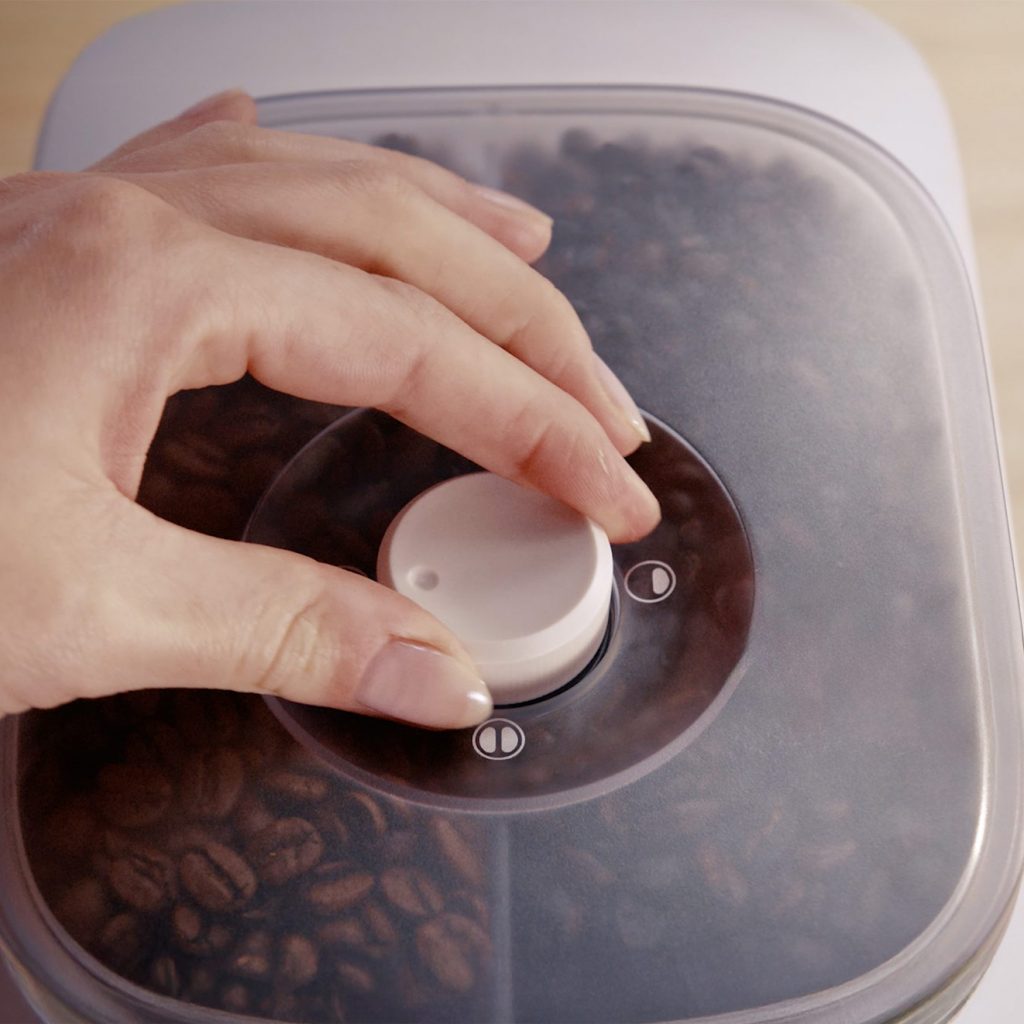 Mit der neuen Baristina stellt Philips eine Siebträgermaschine vor, die den Wechsel zwischen zwei Bohnensorten deutlich vereinfacht. 