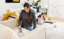 BISSELL® SpotClean HydroSteam™ Fleckenreiniger reinigt Teppiche, Sofas & Co.