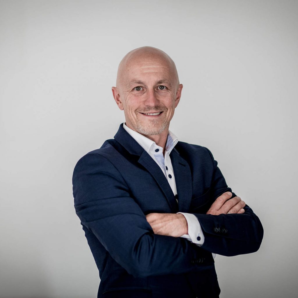 "Diese Partnerschaft ermöglicht es uns, unsere Küchengeräte dort zu präsentieren, wo sie hingehören: in der Praxis, bei der Zubereitung außergewöhnlicher Gerichte", erklärt Geschäftsführer Rafal Dziegielewski von Wilfa Deutschland. "Von argentinischen Spezialitäten bis zur Sterneküche – unsere Produkte beweisen in jedem Kurs, dass professionelle Ergebnisse auch in der heimischen Küche möglich sind."