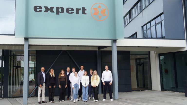 Ausbildungsstart 2025 bei expert