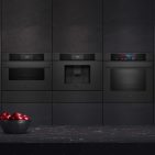 Der iQ700 Backofen bildet das Herzstück der erweiterten Siemens Matt Edition, einer erstmals durchgängigen Einbaureihe für die ganze Küche. Fotos: Siemens