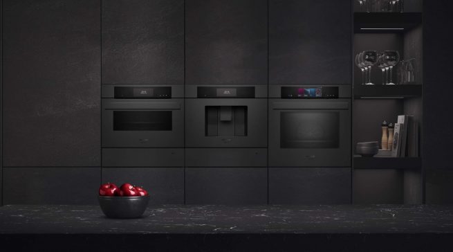 Der iQ700 Backofen bildet das Herzstück der erweiterten Siemens Matt Edition, einer erstmals durchgängigen Einbaureihe für die ganze Küche. Fotos: Siemens