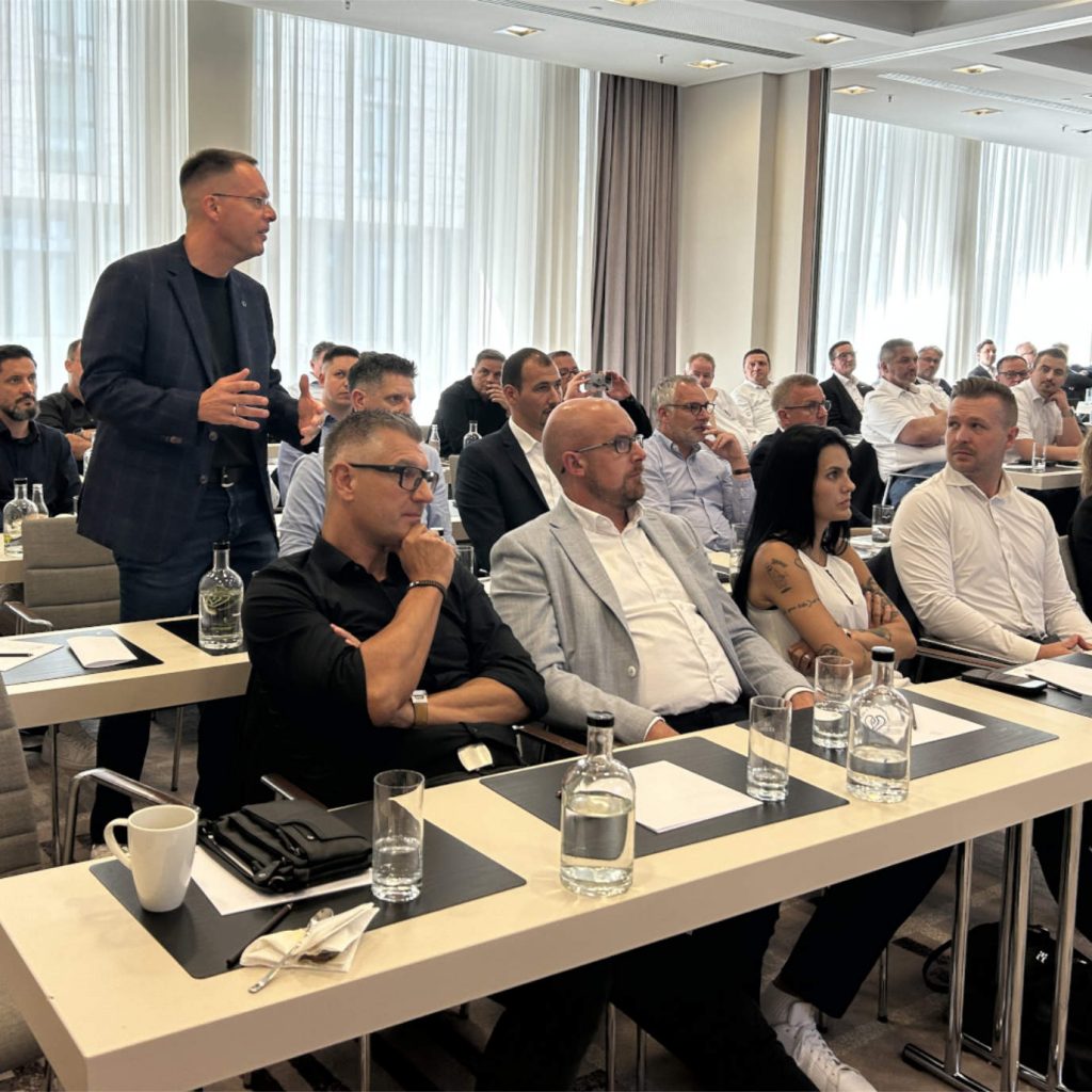 Schon am 4. September 2025 trafen sich die MEDIMAX Franchisepartnerinnen und -partner zur Unternehmertagung in Berlin.