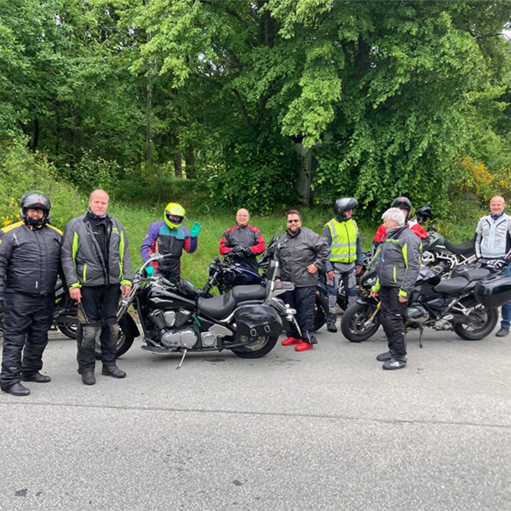 Roadtrip durch das Sauerland: Rund 290 Kilometer Fahrspaß, Zwischenstopps mit Tiefgang und echtes Teamgefühl prägten die comTeam Motorradtour durch das grüne Herz des Sauerlands.