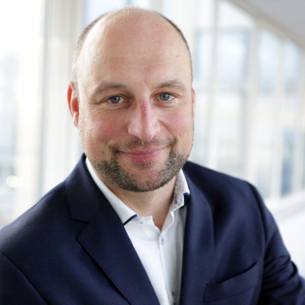 Christoph Eickmanns erläutert den Nutzen für die neuen Partner: „Damit gewinnen sie die Möglichkeit, sich als ganzheitliche Energielösungsanbieter aufzustellen, ohne die komplette Infrastruktur dafür selbst aufbauen zu müssen – und das von heute auf morgen.“