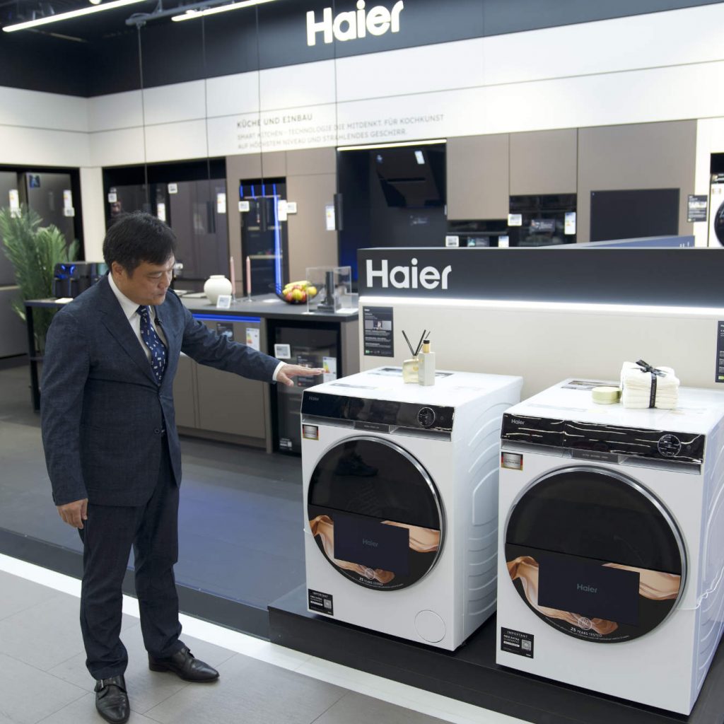 Der innovative Concept Store bietet Kundinnen und Kunden exklusiven Zugang zu den neuesten Innovationen im Bereich smarter und vernetzter Haushaltsgeräte. 