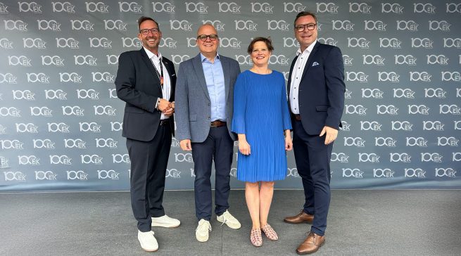 (v.l.n.r.) Martin Wolf (General Manager EK Home Electrical Appliances, EK Retail), Jochen Pohle (Chief Retail Officer, EK Retail), Susanne Heiduczek (General Ma-nager EK Home Housewares, EK Retail) und André Babenhauserheide (General Manager EK Home Baby & Toys, EK Retail) präsentieren auf der EK LIVE Herbst-messe starke Impulse für den Fachhandel.