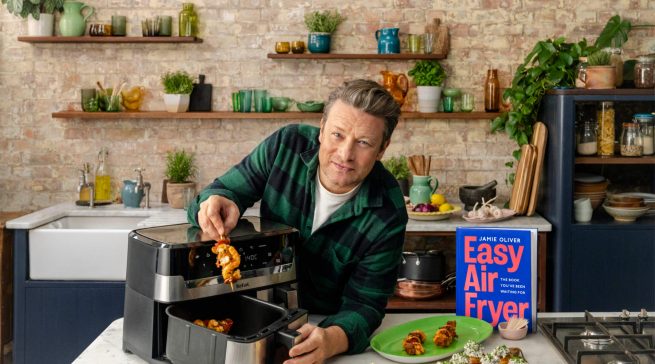 Familien adressiert die Jamie Oliver by Tefal Doppelkammer-Heißluftfritteuse.