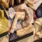 Ob Blau, Beige oder Grün: Die QuickStyle 3 Dampfglätter finden in jedem Koffer einen Platz. (©Braun)