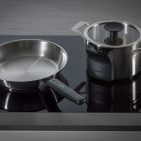 Kuhn Rikon und Miele präsentieren „M Sense“ – das erste vernetzte Kochgeschirr mit integrierter Touch-Steuerung.