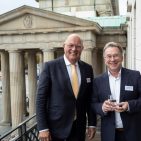 Präsident des HDE Dr. Alexander von Preen und Bededict Kober, Sprecher des Vorstands der EURONICS Deutschland eG (c)HDE/Santiago Engelhardt