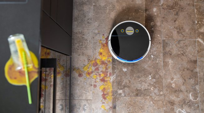 Der RVF 7 kombiniert eine gründliche Nassreinigung mittels der bewährten Kärcher Walzentechnologie mit einer leistungsstarken Saugfunktion für Trockenschmutz.
