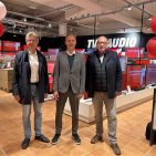 Bürgermeister Weil am Rhein Lorenz Wehrle (von links nach rechts), Henner Wieschmann, Geschäftsführer MediaMarkt Weil am Rhein, und Andreas Thielemeier Centermanager Dreiländergalerie.