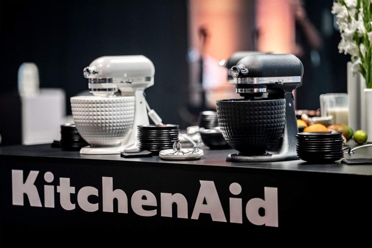 KitchenAid präsentiert Monochrome Collection 2025 und neue Markenbotschafter beim „Have a Date“-Event in München