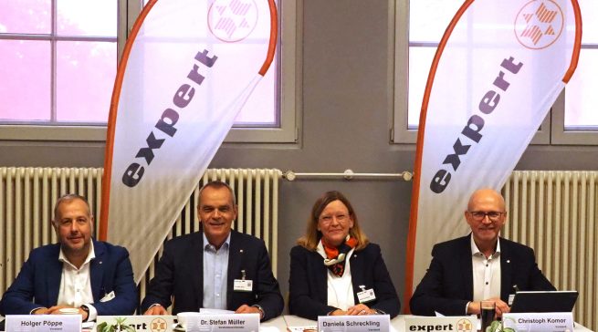 Der Vorstand von expert stand Rede und Antwort: (v. l.) Holger Pöppe, Dr. Stefan Müller, Daniela Schreckling und Christoph Komor. Foto: G. Wagner