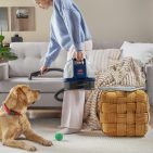 Der SpotClean von Bissell ist zur Stelle, wenn kleine Missgeschicke im Alltag passieren – für schnelle und gezielte Reinigung genau dort, wo sie gebraucht wird.