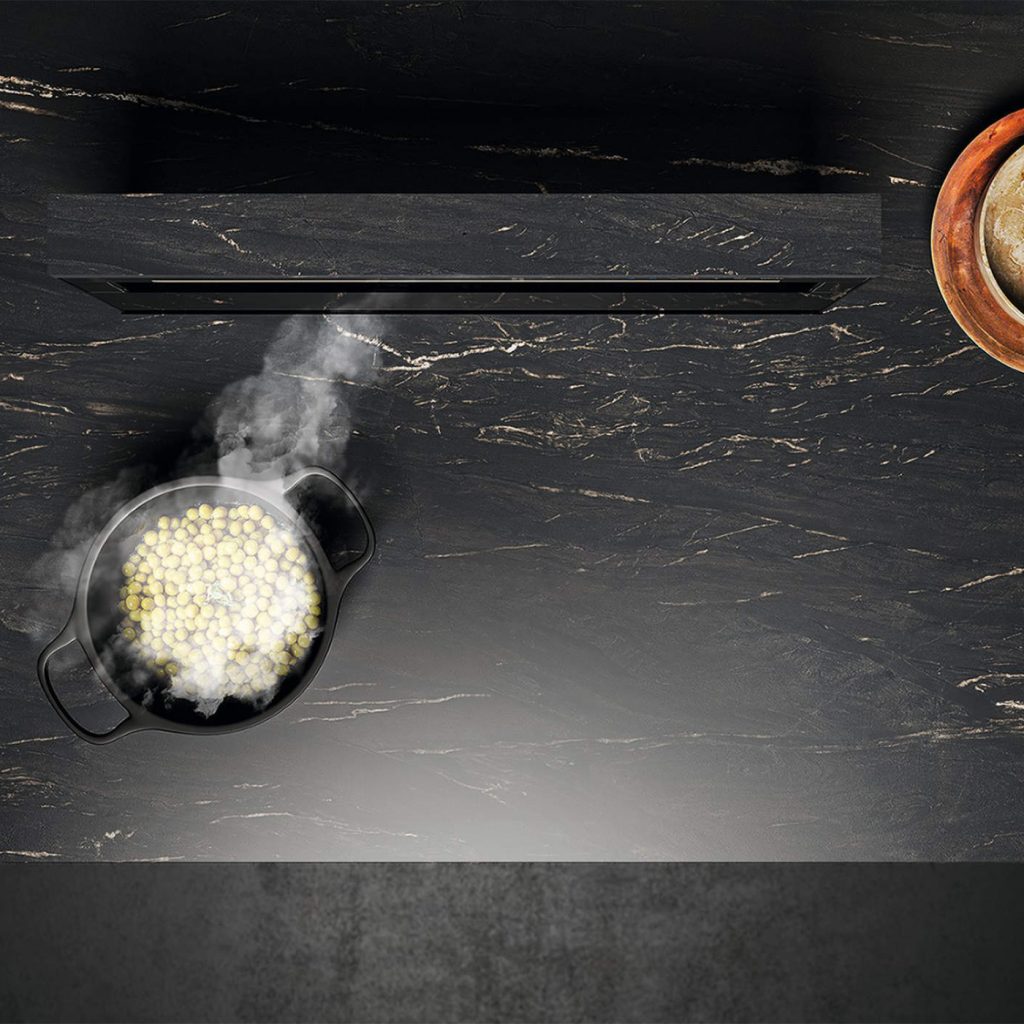 Die prämierte Downdraft-Dunstabzugshaube Level Invisible von Falmec.