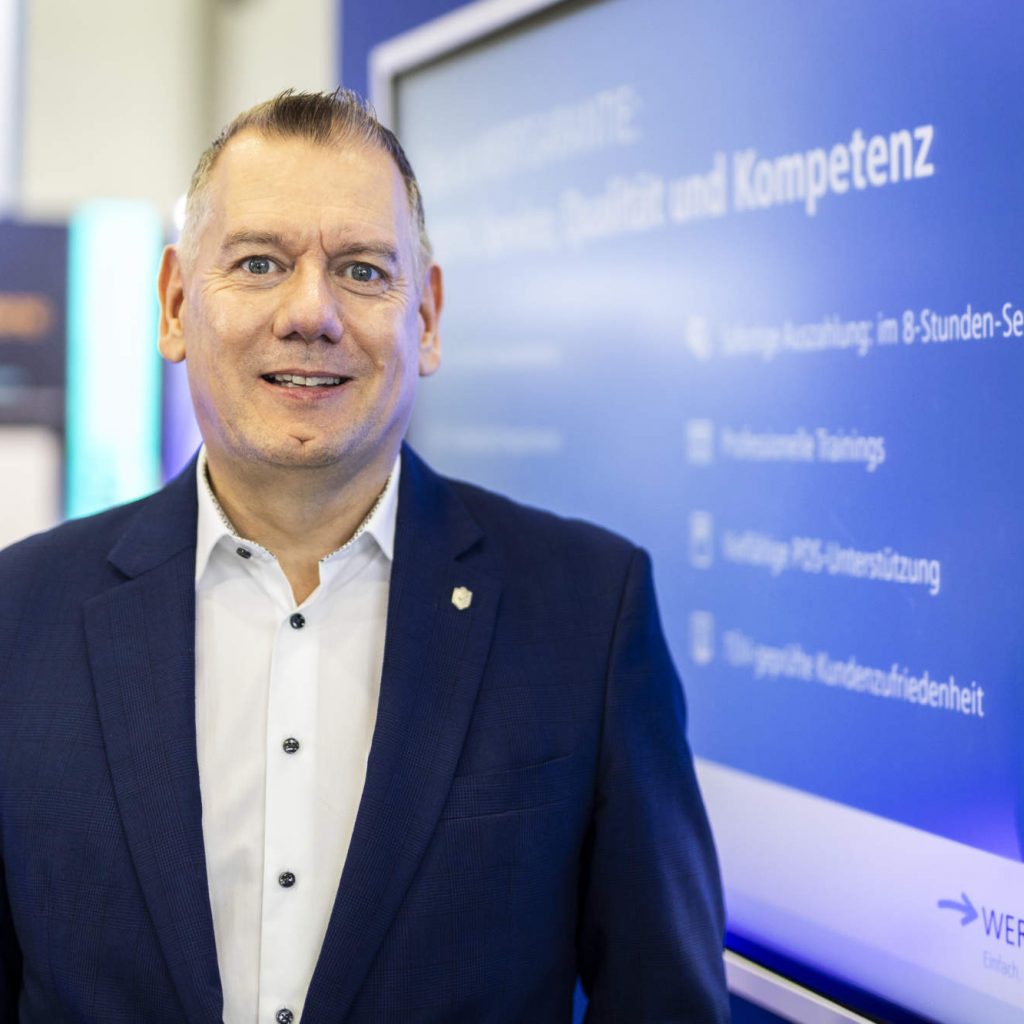  „Mit dem Komplettschutz bieten wir die umfassendste und nachhaltigste Garantielösung am Markt, die nicht nur Reparaturen fördert, sondern auch aktiv zur Ressourcenschonung beiträgt. Damit zeigen wir, wie erfolgreiche Nachhaltigkeit heute funktioniert“, erklärt Thilo Dröge, Geschäftsführer Vertrieb bei Wertgarantie. Foto: photothek | Amrei Schulz 