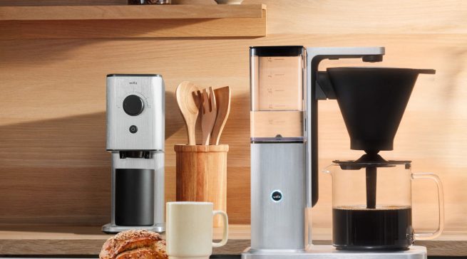 Formschön abgestimmt: Die Zense Alux Kaffeemaschine und die passende Mühle von Wilfa bilden ein harmonisches Set für präzise Kaffeezubereitung – mit durchdachten Funktionen und Gehäusen aus gebürstetem Aluminium.